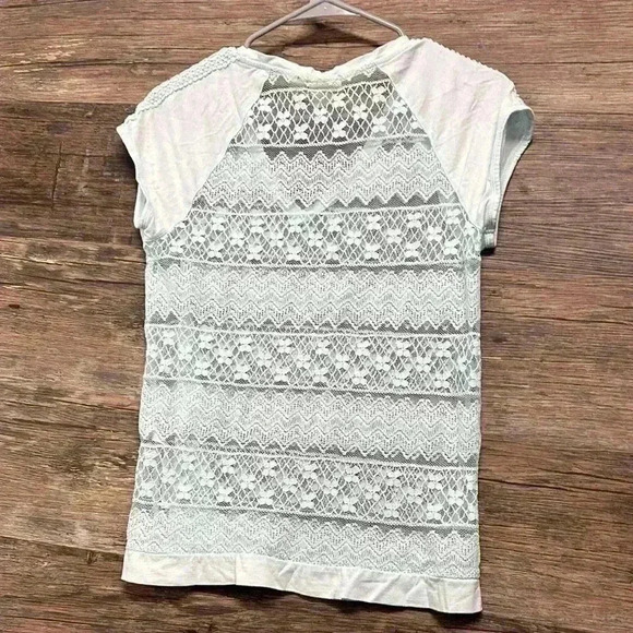 Chico's Light Blue V-Neck Lace Flutter Sleeve Tee Size 0 - Picture 3 of 3